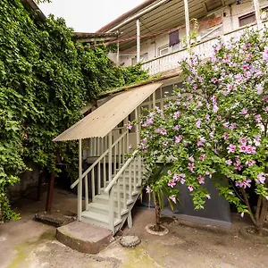 In Cozy Little Yard Апартаменты
